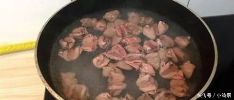 鸡身上“最值钱”的部位,肉贩子都留着自己吃,一只鸡就一个