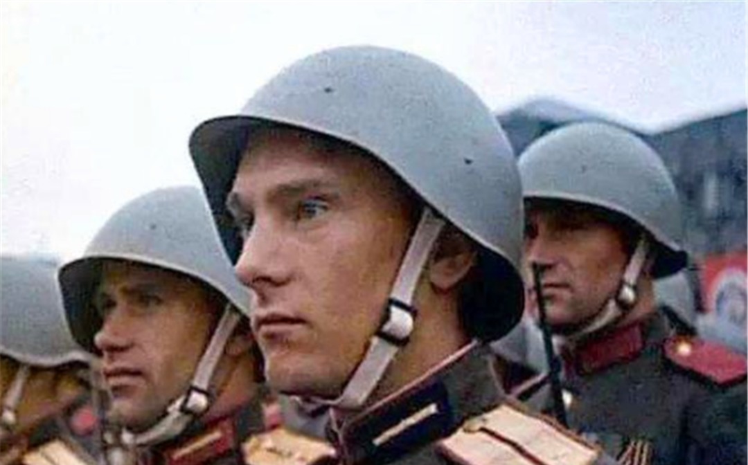 二战时期|为何苏联老兵都不愿意戴头盔,还劝新兵不要戴?
