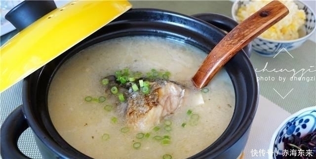 鱼头|煮鱼汤时,直接加水炖大错特错,牢记2个诀窍,鱼汤奶白色没腥味