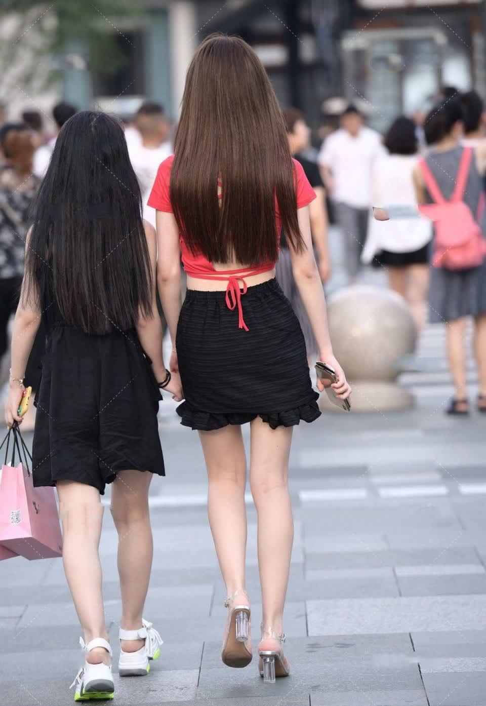 蓝色 成熟美女穿上一身蓝色礼服, 总透着一种清新、淡雅的气质