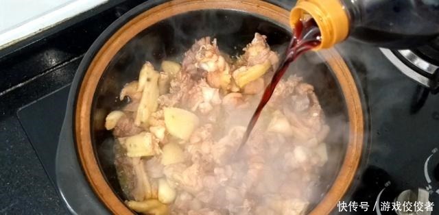 鸡肉这样做太好吃了,不炒不炸扔锅里简单一做,出锅一会被扫光!