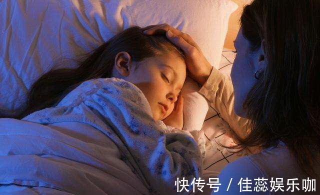 小宝|宝宝睡着后,身上这三个部位很凉,说明他们冻着了,父母需添衣