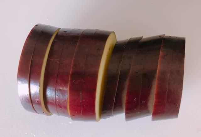 炸茄盒调面糊时,别只会放水,教你正确做法,外酥里嫩不脱糊