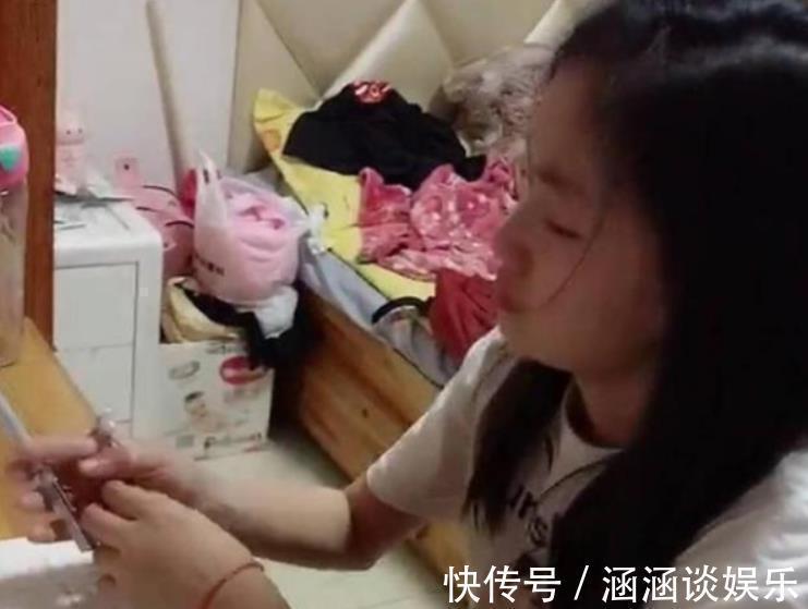 妈妈|姐姐在写作业,妈妈强行将妹妹送进姐姐房间,姐姐怒怼道你起开