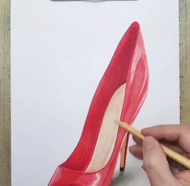 只高跟|美术生画3D高跟鞋,被吐槽“脚太大”,裁掉画纸后打脸了