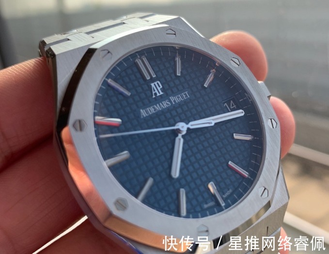 腕表|爱彼皇家橡树15500腕表的那一抹蓝，谁能承受得住