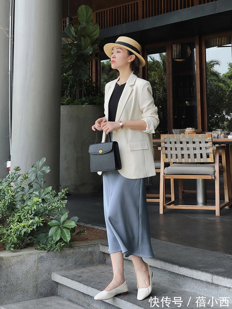 穿搭|张钧甯穿得越简约越高级,西装内搭条纹T恤,再穿阔腿裤时髦洋气