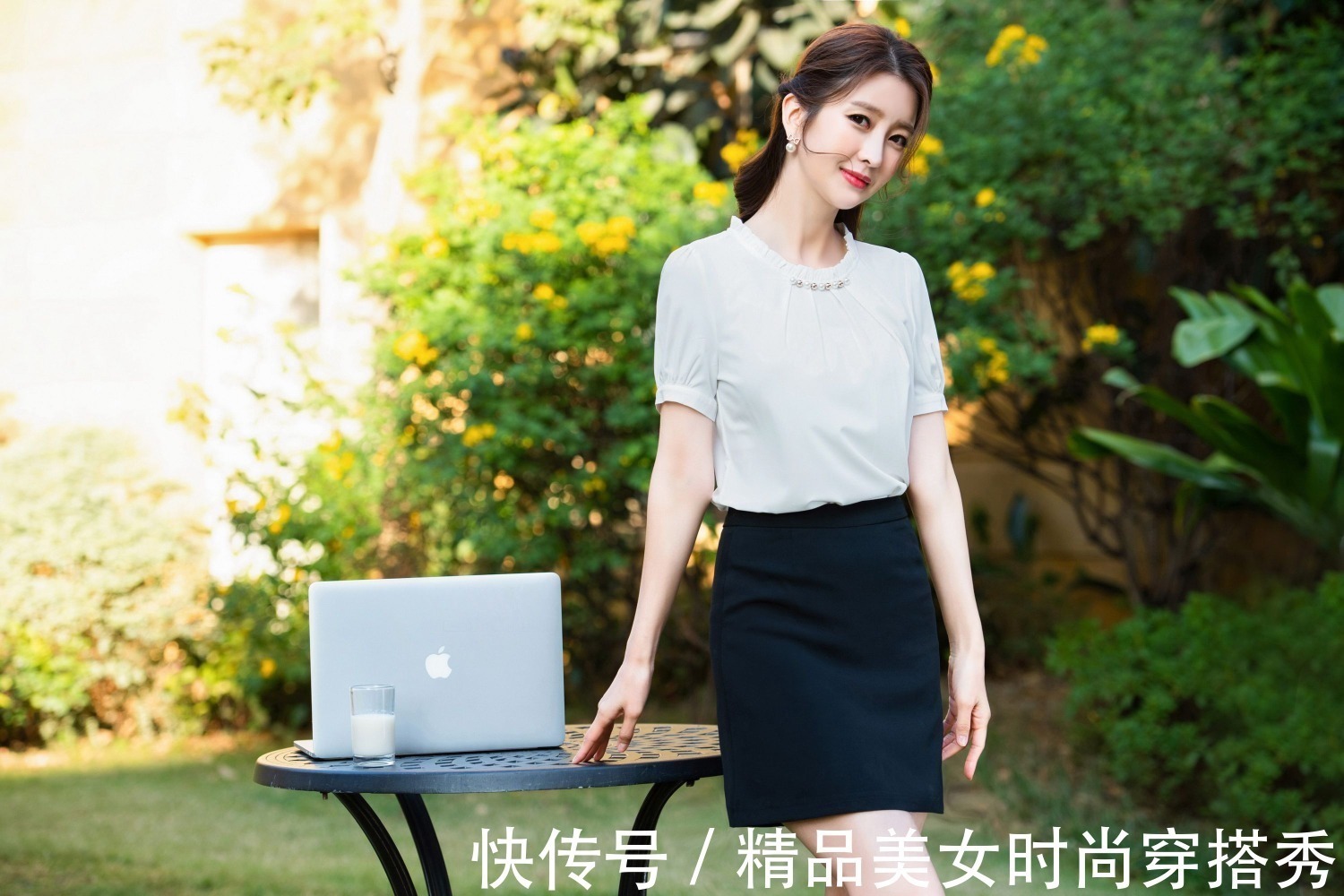 衬衫 白色衬衫搭配黑色短裙,干练柔美,尽显优雅气质