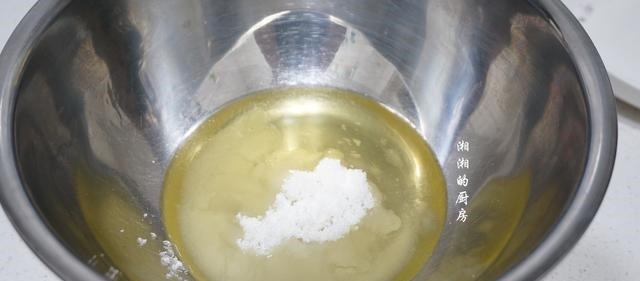 孩子超喜欢吃这款蛋糕,不用面粉就能做,健康又简单,比买的还香