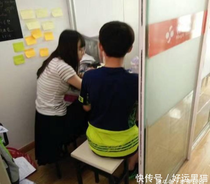 年级|花20万帮儿子补课,补成年级第一的妈妈,成了邻居口中的笑柄