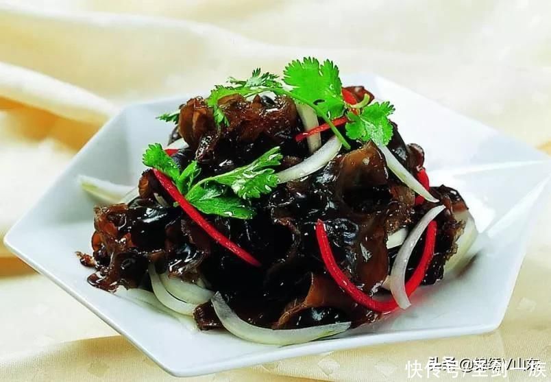 简单又好吃的爽口的下饭菜，鲜美开胃，端上桌都抢着伸筷，秒光！