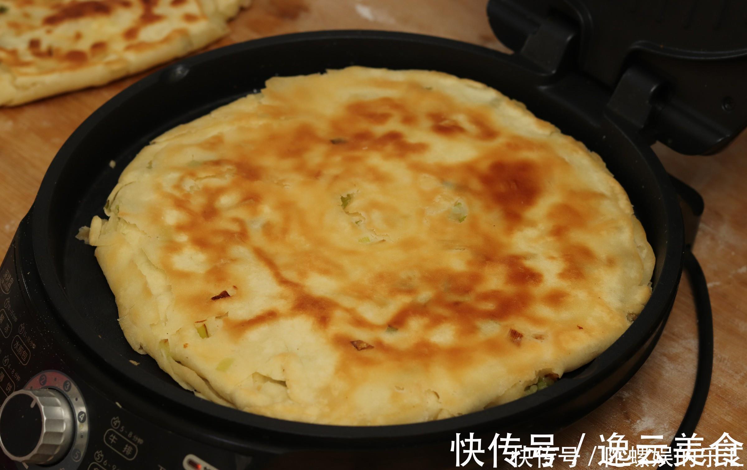 烙饼的正确做法,掌握好诀窍,外酥里软层次分明,我家一周做3次