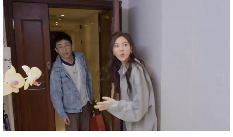 宋妍霏父母瞧不上杨迪?不做饭仅用咸菜款待,富人眼里明星不算啥