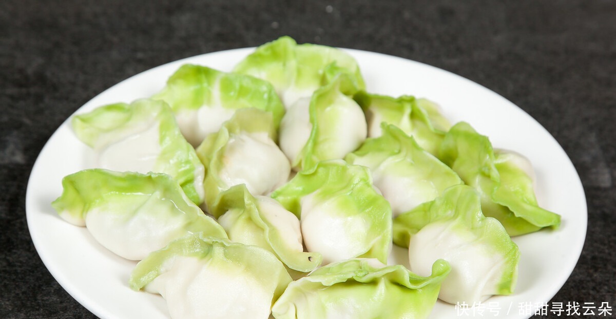 春天包韭菜饺子，调馅时牢记3不放，饺子清爽鲜美多汁，还没怪味