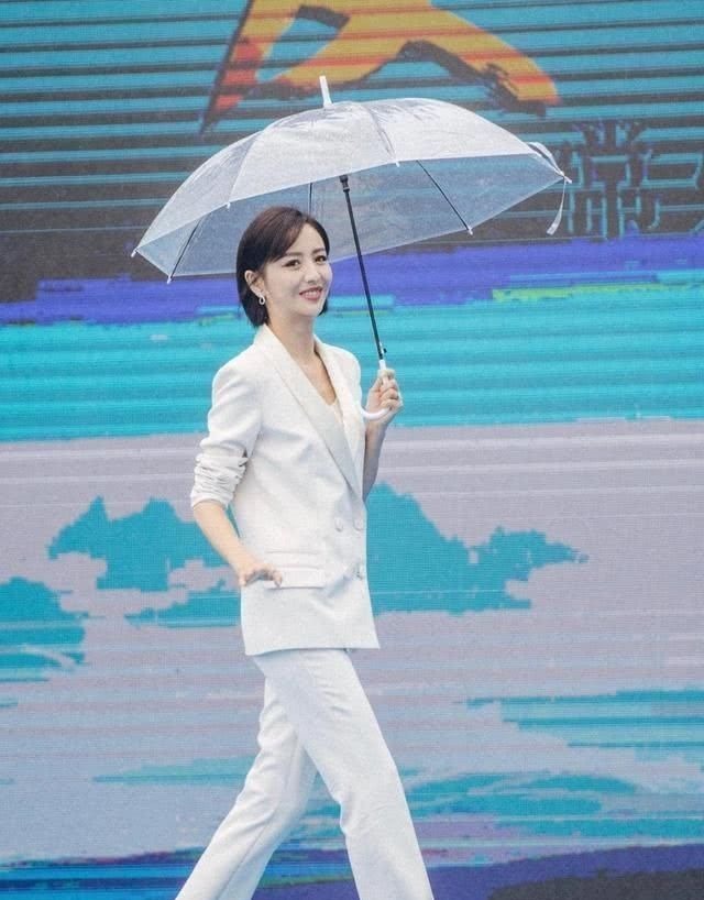 高跟鞋 人们只见到女性高跟鞋的漂亮,却看不见他们以便高跟鞋有多拼