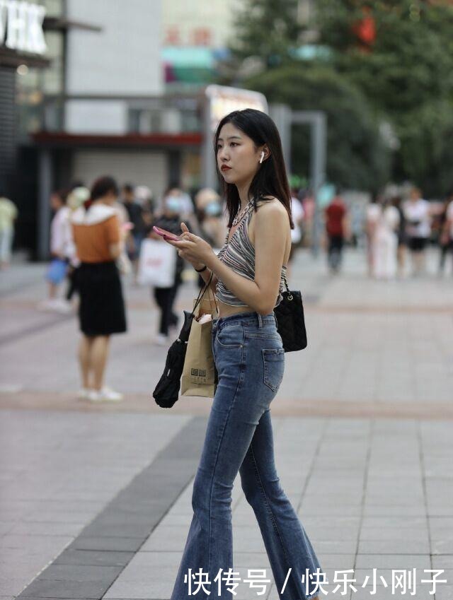有型|精致有型的打底裤穿搭散发时尚气息,展露长腿的魅力,清新时尚