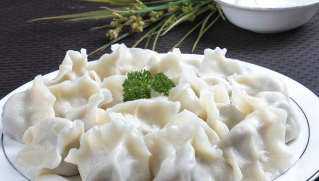 油搅拌均匀|做韭菜饺子时,调馅料不要只加鸡蛋,多加点它,饺子鲜美又好吃