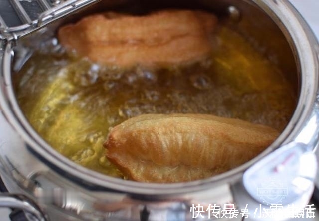 我家油条从不买，自己做各个空心，配方屡试不爽，我每次都成功