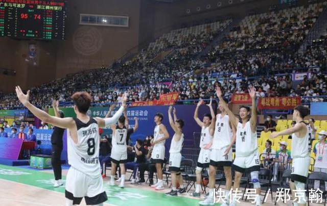 孙浩钦|疯狂！43分6抢断率队卫冕！场均30+5+4，晋升一队！他才18岁啊