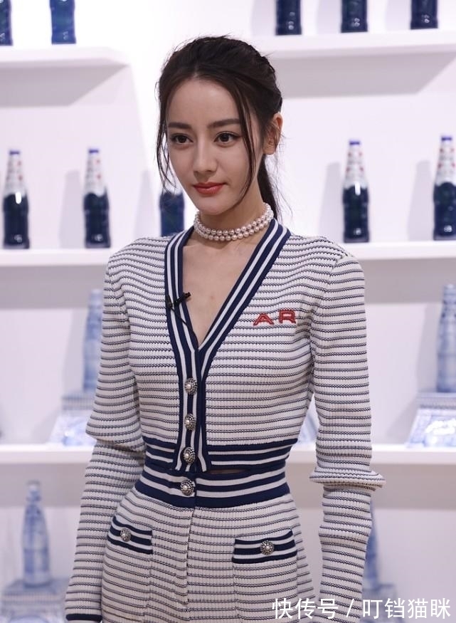 身材 时尚穿搭,身穿小香风套装,凸显出身材线条