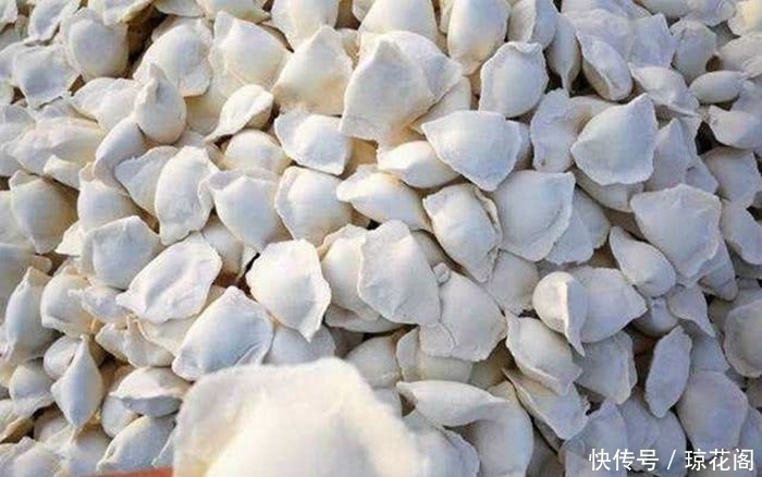 东北人晒饺子,这场面是相当壮观,南方人:不脏吗?