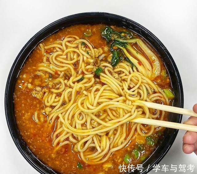 你饿不饿,饿了就去吃面啊