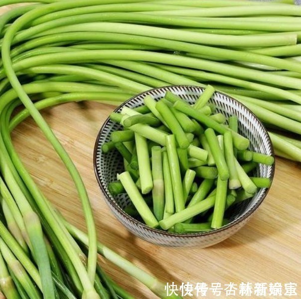 焯水|炒蒜苔,“最忌”直接下锅!教你正确做法,又香又脆还入味,好吃