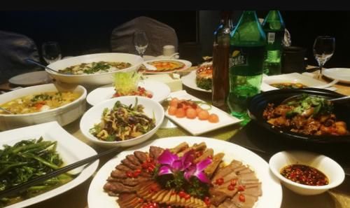 高血脂患者|高血脂患者能不能吃面食？医生：养成3个习惯，或有助于血脂平稳