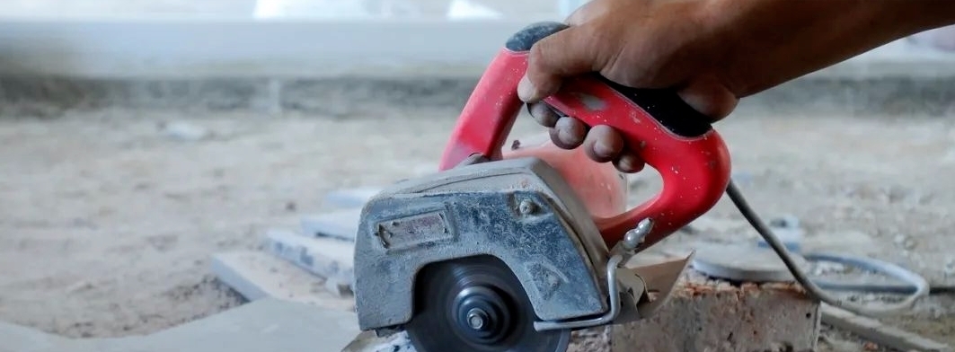 师傅|朋友家装修,师傅坚持铺地砖上墙,没想到入住后这么好