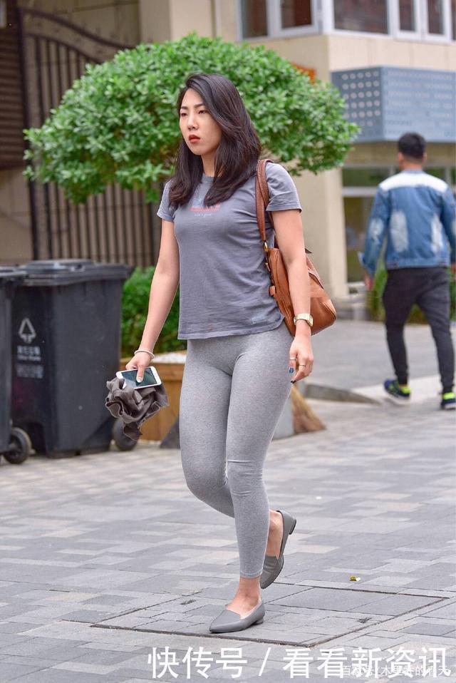 女孩选择“打底裤”,“提臀收胯”效果好,怪不得好多人喜欢