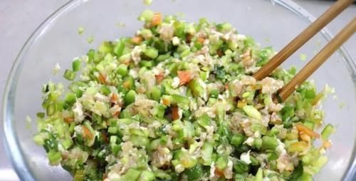 这馅的饺子很多人都没吃过,我家经常吃,特别香,好吃还不长胖