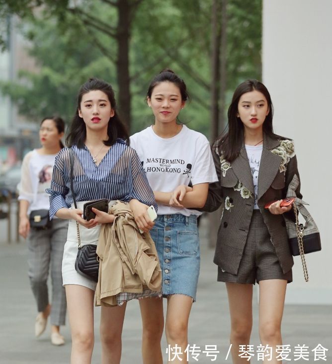 闺蜜团出街,争奇斗艳!颜值,精致,高贵气质俱佳!你喜欢吗