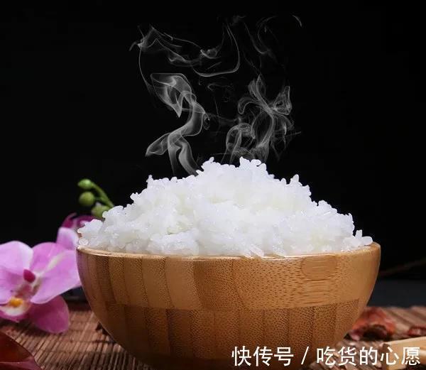 炒饭|为什么厨师炒的饭都是一粒一粒的，而自己炒出来的就是黏糊糊的一坨？