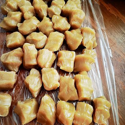 莲蓉月饼|#传统蛋黄莲蓉月饼#