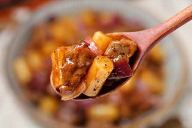 强身健体|牛肉和年糕是最佳搭档，一个鲜嫩一个软糯，营养丰富好吃到舔盘底