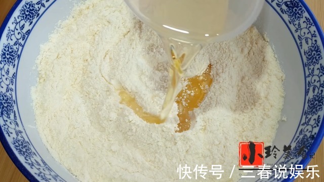 在家也可以自己做饼干,不加水,不用烤箱,香甜酥脆,营养又健康