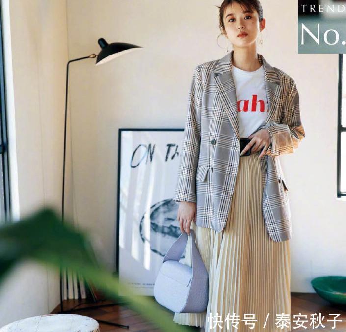 小衫|仅用“百褶裙”就能搭遍整个衣橱?有了它,你的美才能灵活生动!