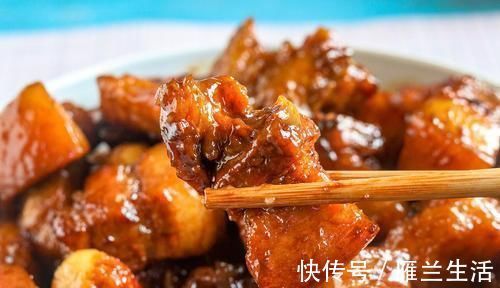 做红烧肉,这2种调味料一定不要放,否则肉柴还不香