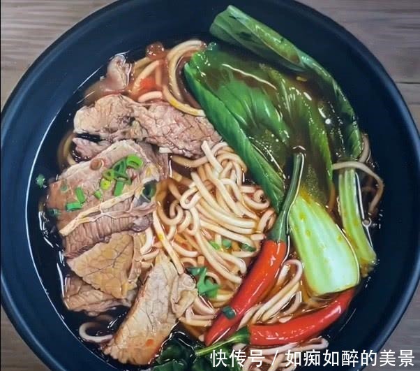 这碗牛肉面是画出来的，放大20倍观察，绘画细节太逼真了