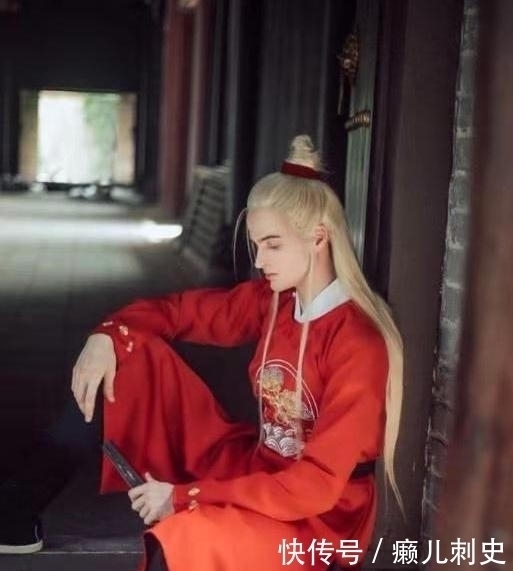 小哥|外国穿小哥汉服,意外走红,抬头的一瞬间,网友:好像东厂公公