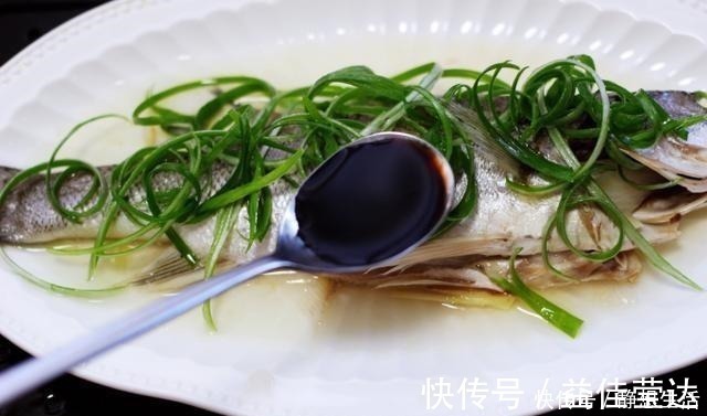 鱼不论怎么蒸都发腥牢记这2点,不腥肉嫩还很鲜