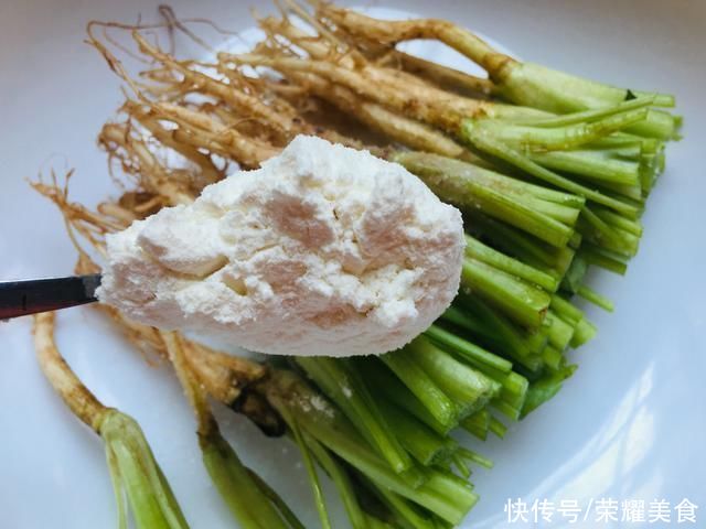 夏天|夏天，用苹果和香菜煮水喝，代替冷饮好处多，可惜很多人不知道