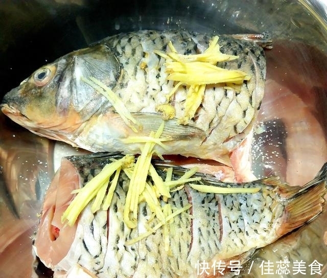 做鱼时,去腥加酒加醋都不对,这才是最好吃的做法,让您爱上吃鱼