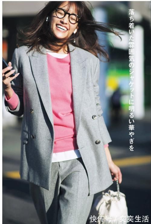 珍珠项链|讲真，穿灰色就服这些50＋女人！她们的灰色穿搭，越看越有气质