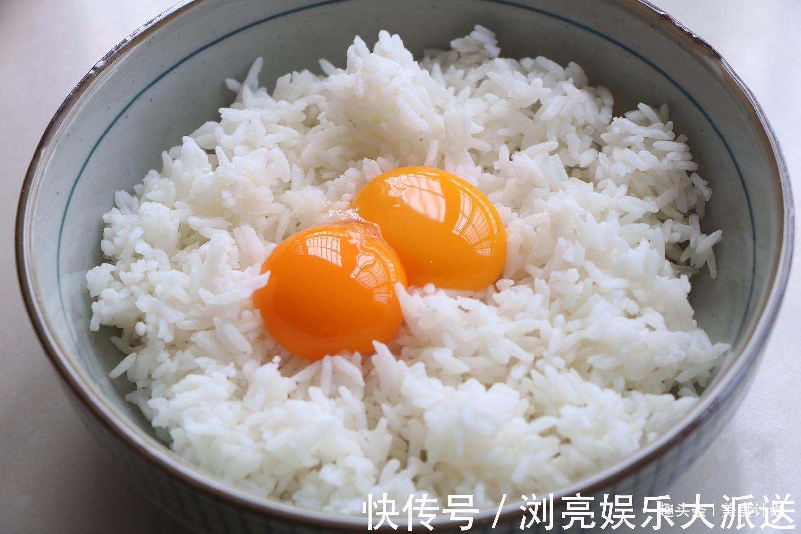 蛋黄|大米别炒饭了,加2个蛋黄拌一拌,好看更好吃,外面买不到哦!