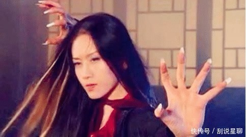 陈玄风@九阴白骨爪在射雕中是很菜的武功,怎么到了倚天屠龙记很牛了呢?