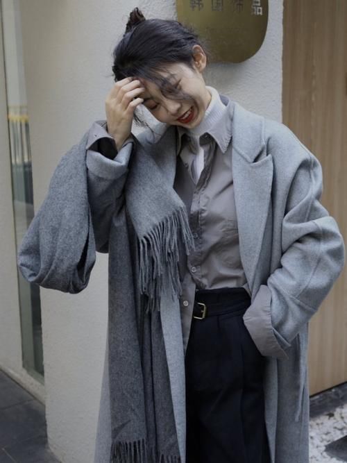 冬天穿灰色也太高级了吧，这四款灰色单品实用百搭，谁穿都显气质