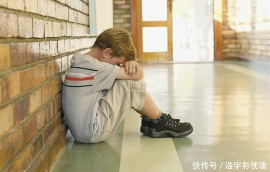 双胞胎|双胞胎兄弟分开养一个经常挨打一个从未挨打，18年后两种人生