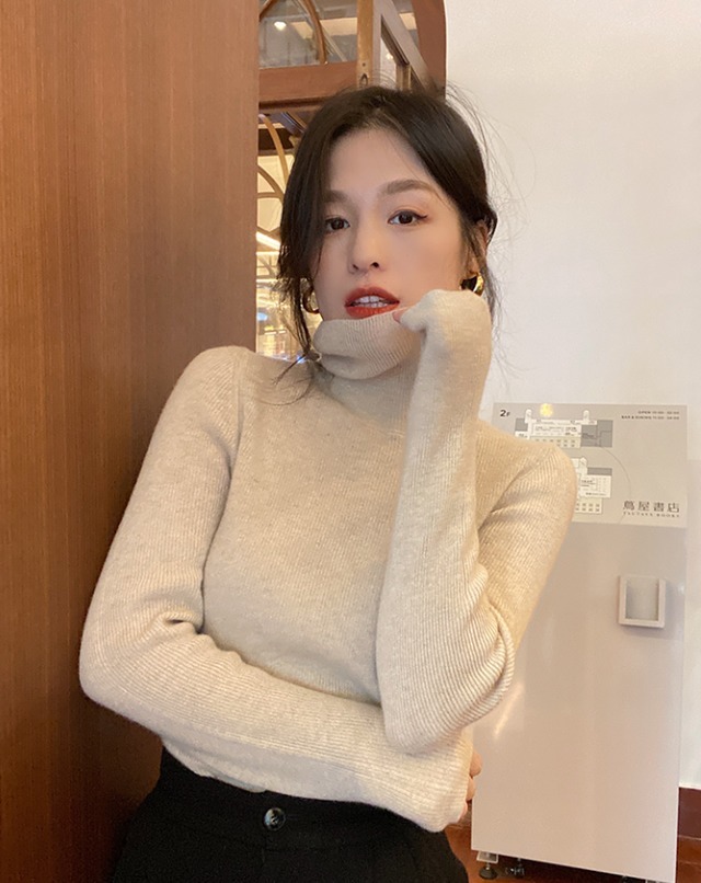 包臀裙|现在还在留恋针织衫?尝试一下时髦的“羊绒衫”搭配,好看还保暖