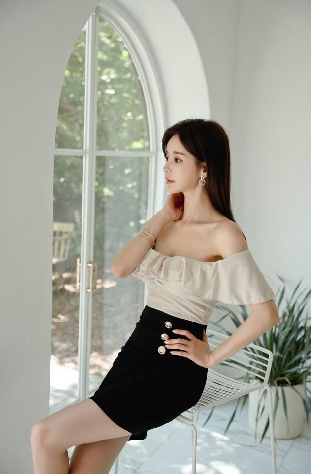 黑色|孙允珠美图鉴赏第6期一字肩纺纱上衣拼接黑色半身裙